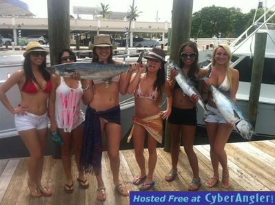 Hooters girls drift fishing trip