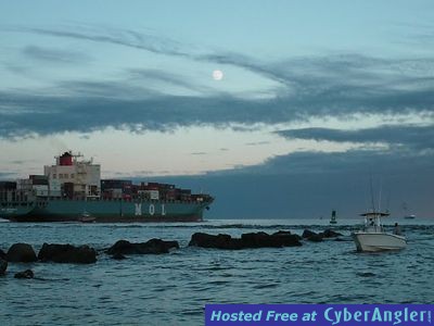 Full_moon_at_Jetties