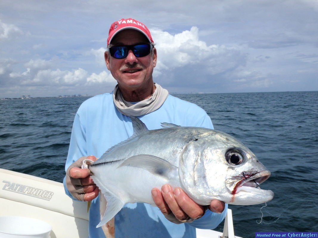 Capt_A_n_8_lb_horseye_jack