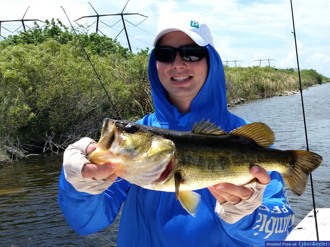 Zach_n_3_lb_bass1