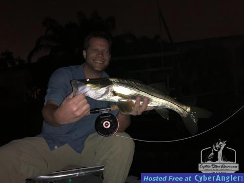 Tampa_bay_Fly_Fishing_Dock_light_Snook