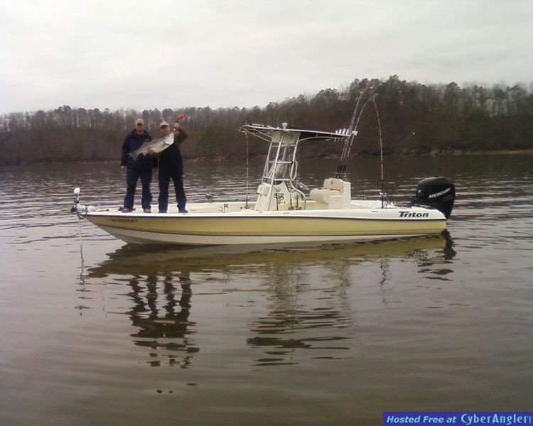 Johnny And Chris 26 lb Stripe  ( Firstbite )